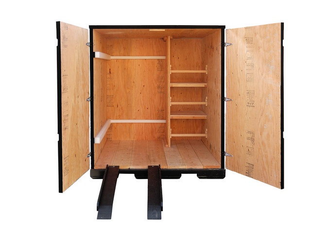 reusable-shipping-crate-with-shelves-ramps